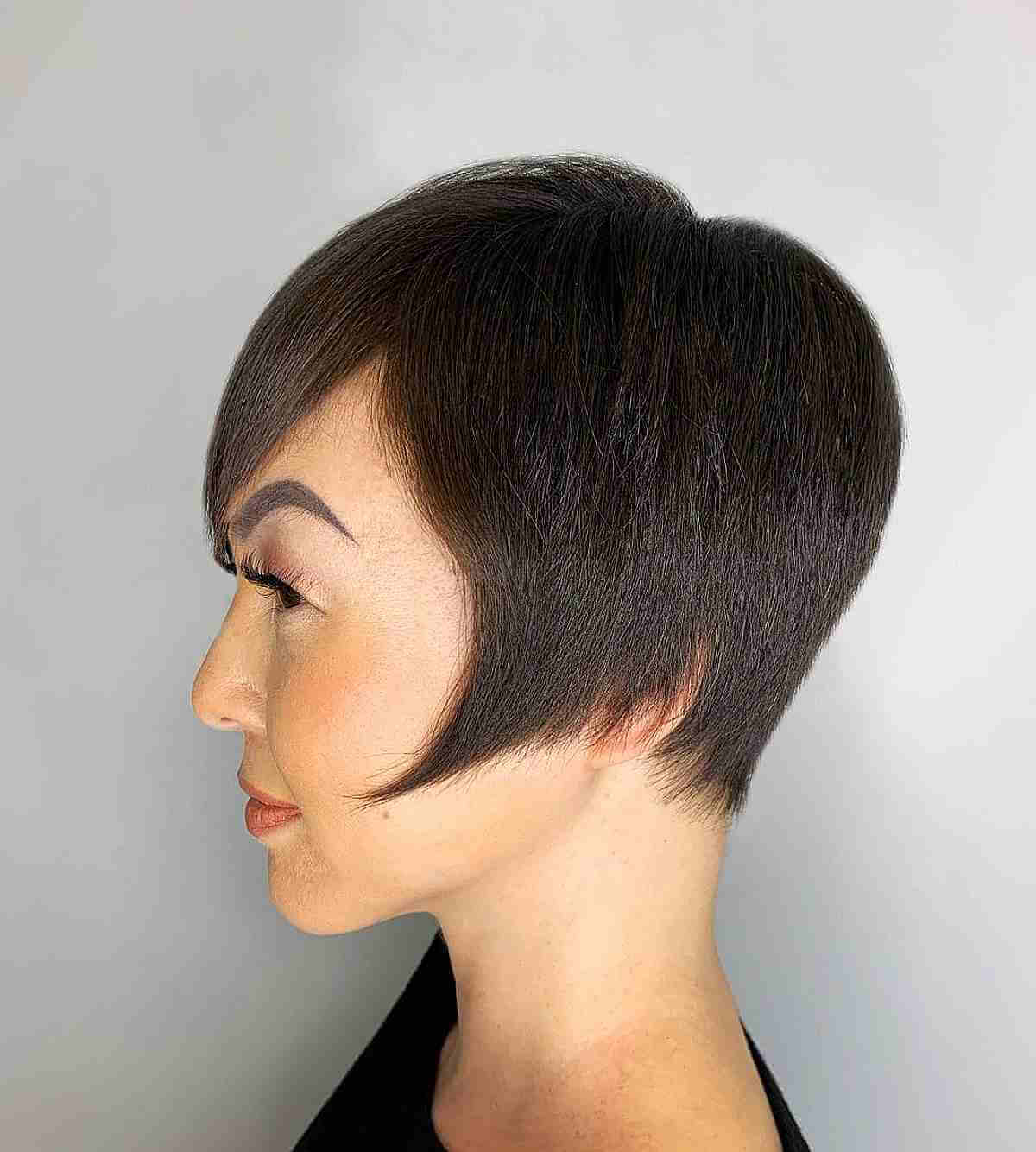 The Ultimate Face-Framing Pixie Cut